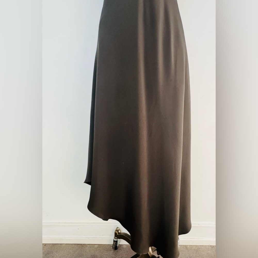 Sleek Elegant Dark Green Scoop-Neck Silk Maxi Dress - Peter Cohen - Picture 2 of 11
